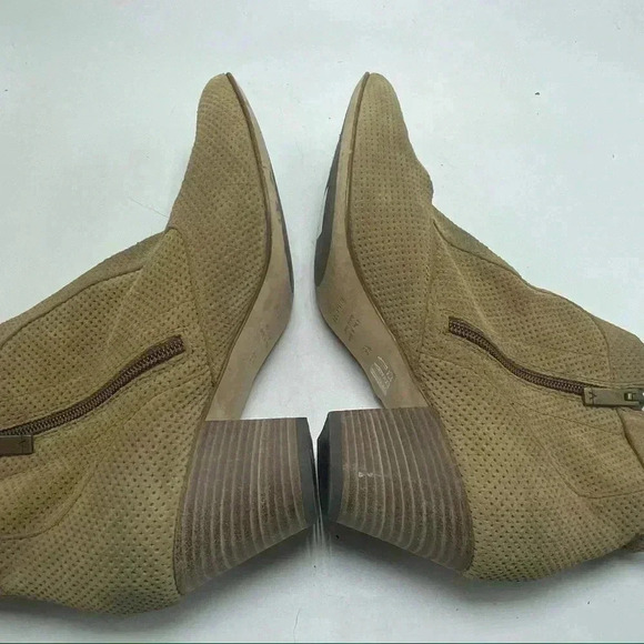Aquatalia tan suede ankle short bootie side zip, buckle accent size 9.5 - Picture 9 of 9
